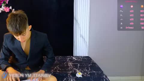 Snapshot of danteandviolete_cr chatting on June 2026 11:35:01 AM DANTEVIOLETE online show from June 2026 11:35:01 AM