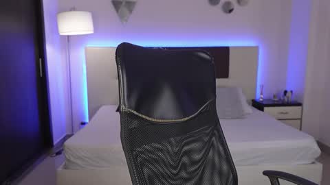 Snapshot of danteestone chatting on November 2025 09:26:01 PM Dante online show from November 2025 09:26:01 PM