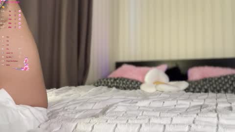 DanteetBeatrix online show from October 2025 01:03:02 PM