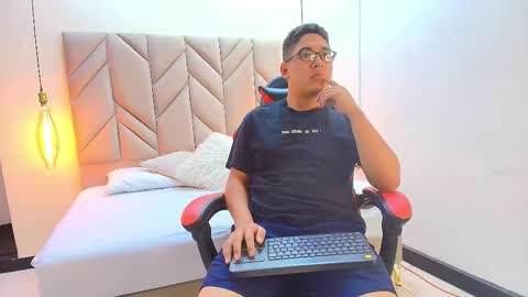 Snapshot of dantepresscot chatting on November 2025 04:29:02 AM Dante online show from November 2025 04:29:02 AM