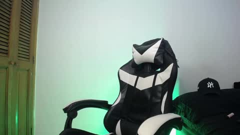 Snapshot of danteread chatting on February 2025 09:09:01 PM danteread online show from February 2025 09:09:01 PM