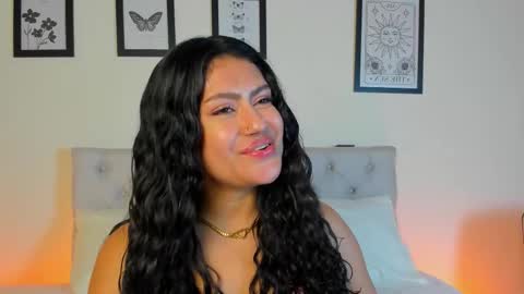 Antonella Mora online show from December 2025 01:05:02 PM