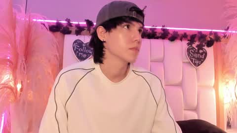 daphne_and_roger online show from March 2026 11:00:01 AM