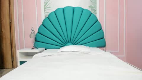 Snapshot of daphne_fox_ chatting on January 2025 05:51:01 AM Daphne  online show from January 2025 05:51:01 AM