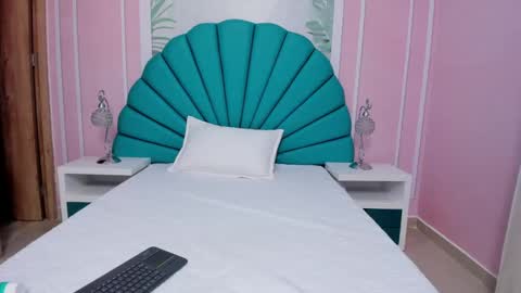 Snapshot of daphne_fox_ chatting on February 2025 06:39:02 AM Daphne  online show from February 2025 06:39:02 AM