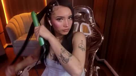 daphne_nicole_b online show from March 2026 01:17:01 PM