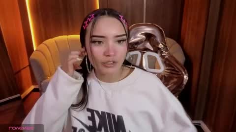 Snapshot of daphne_nicole_b chatting on June 2026 01:06:02 PM daphne_nicole_b online show from June 2026 01:06:02 PM