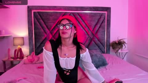 Daphne online show from February 2025 12:01:02 PM