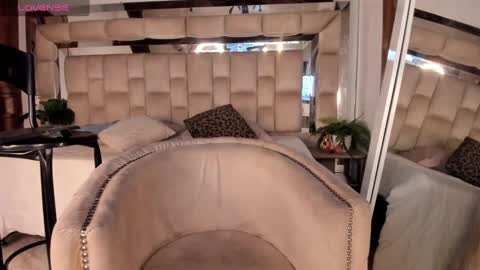 Daphne online show from October 2025 01:52:01 PM