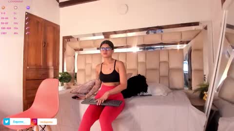 Daphne online show from October 2025 12:50:02 PM