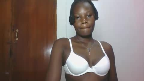 ESTHER online show from October 2025 05:41:02 PM