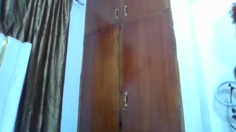 ESTHER online show from November 2025 07:12:01 PM