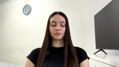 Lina online show from March 2026 02:11:02 PM