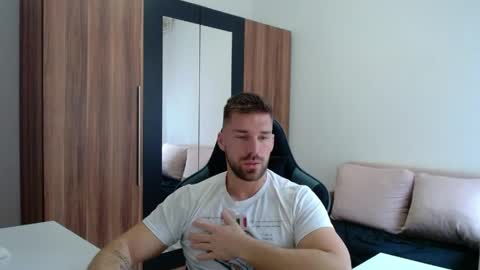 darius_94 online show from May 2026 04:43:01 AM