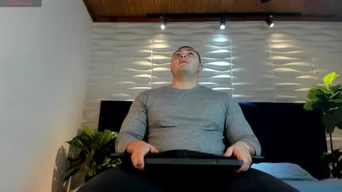 Snapshot of darius_wolfe chatting on May 2026 11:06:01 AM Darius online show from May 2026 11:06:01 AM