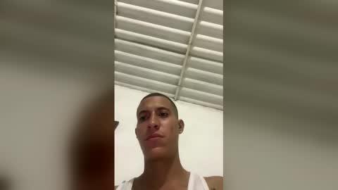 darjhon_m320 online show from April 2026 04:37:02 AM