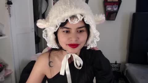 Moony online show from December 2024 07:44:01 PM