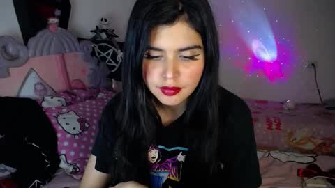 Moony online show from December 2025 11:00:02 PM