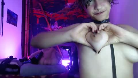 dark_doll5 online show from February 2025 11:37:02 PM