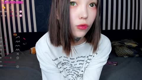 Snapshot of dark_ester chatting on January 2025 01:52:01 PM Ester online show from January 2025 01:52:01 PM