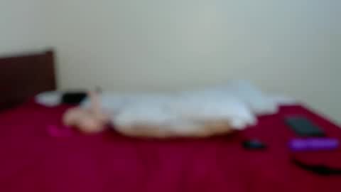 dark_qween online show from March 2025 05:07:01 PM