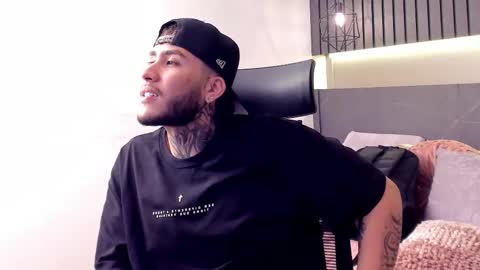 Snapshot of darkgoldengaze chatting on November 2025 02:17:01 PM Dark online show from November 2025 02:17:01 PM