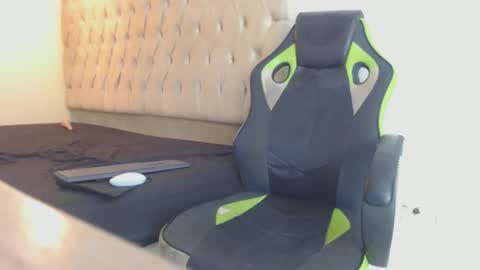 darkknightx01 online show from October 2025 12:58:01 AM