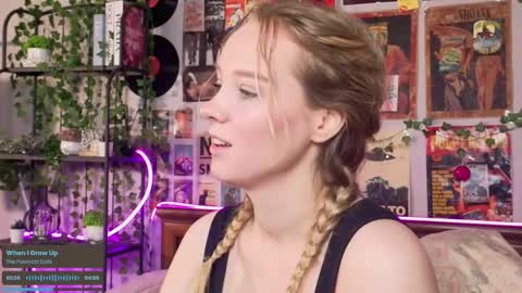 Snapshot of darleneferran chatting on September 2025 09:05:02 PM lina online show from September 2025 09:05:02 PM