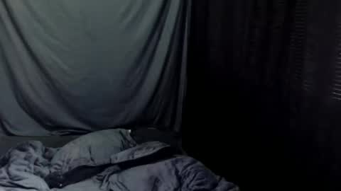 Snapshot of darling_and_dante chatting on January 2025 03:29:02 PM darling_and_dante online show from January 2025 03:29:02 PM