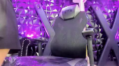 Darling online show from March 2026 01:04:02 PM