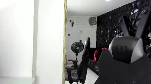 Snapshot of darlingbdsm_ chatting on June 2026 12:40:02 PM Darling online show from June 2026 12:40:02 PM