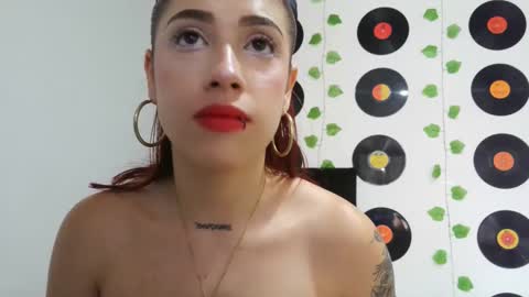 Darlyhooper online show from December 2024 05:00:01 PM