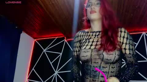 Darlyhooper online show from September 2025 11:30:01 PM