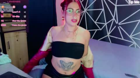 Darlyhooper online show from November 2025 12:11:02 AM