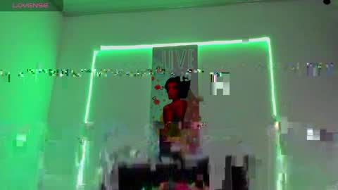 Darlyhooper online show from April 2026 09:39:33 PM