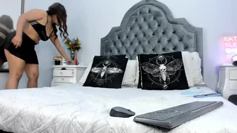 Dasha online show from April 2026 08:33:01 PM