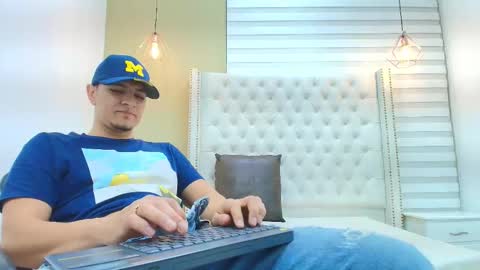 david_victoriaa online show from November 2025 01:25:02 PM