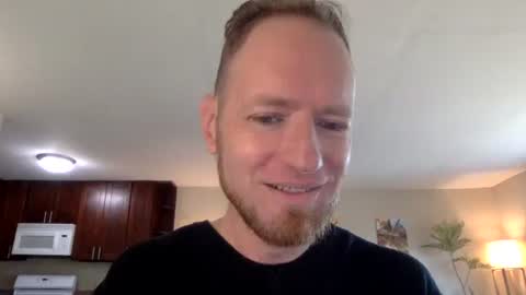 Snapshot of davidwilcox1982 chatting on October 2025 06:29:01 PM Dave online show from October 2025 06:29:01 PM