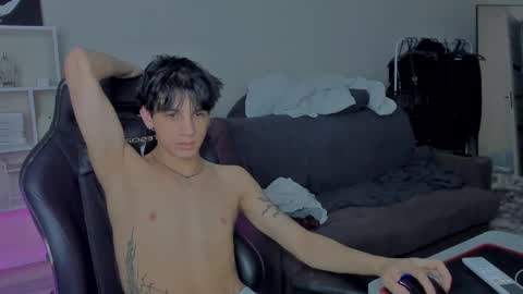 Snapshot of davisross chatting on December 2024 10:53:02 PM davis online show from December 2024 10:53:02 PM