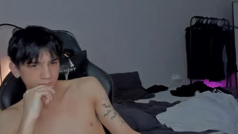 Snapshot of davisross chatting on January 2025 02:21:01 PM davis online show from January 2025 02:21:01 PM