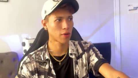 Snapshot of daxonreyy_ chatting on February 2026 05:02:01 PM Daxon online show from February 2026 05:02:01 PM