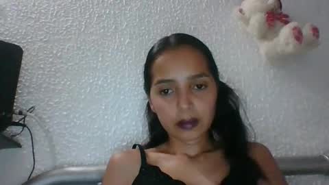 dayana_cruz online show from April 2026 08:35:02 PM