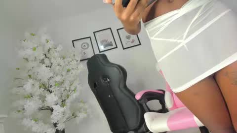 Snapshot of dayanis_latin chatting on June 2026 04:06:01 AM dayanis_latin online show from June 2026 04:06:01 AM