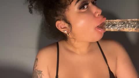 dayqueen1 online show from December 2025 01:20:02 PM