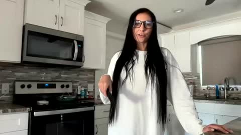 Dazey online show from June 2026 06:42:01 PM