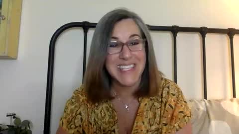 Snapshot of ddmolly chatting on April 2026 03:40:02 AM DDMolly online show from April 2026 03:40:02 AM