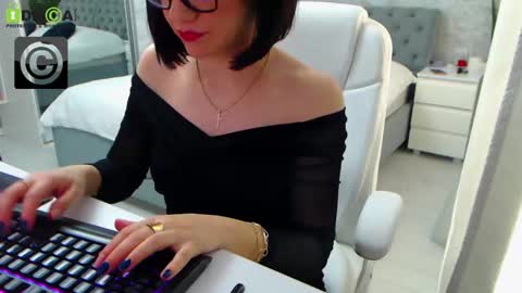 Snapshot of dear_ellisse chatting on February 2025 09:53:02 AM Elly online show from February 2025 09:53:02 AM