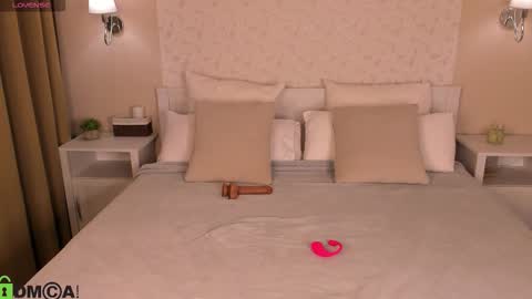 Snapshot of debbie_wools chatting on November 2025 10:48:01 PM Jennifer online show from November 2025 10:48:01 PM