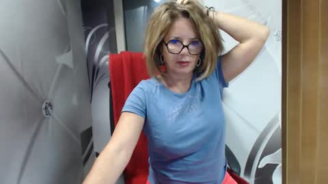 Snapshot of deepintoyourmind chatting on October 2025 03:21:02 AM hi guys i m a cute milf i m here for good time and nice people pls be respectfool and enjoy me online show from October 2025 03:21:02 AM