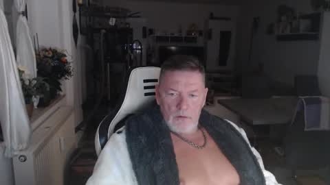 Snapshot of deinprinz2312 chatting on October 2025 05:02:02 AM deinprinz2312 online show from October 2025 05:02:02 AM